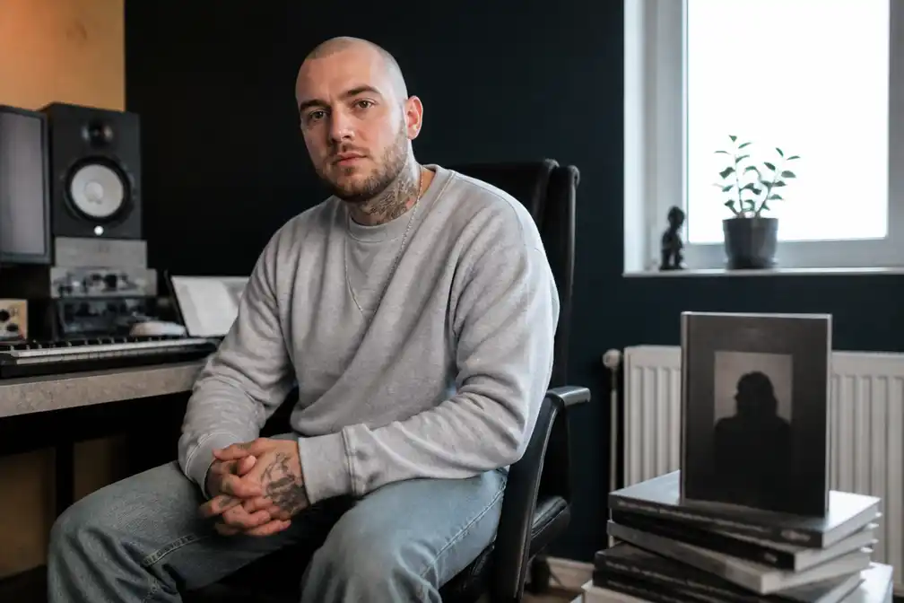 Nicholas Rombaut (34) brengt rapnummer 'KRIK KRAK' uit over zelfmoordpoging