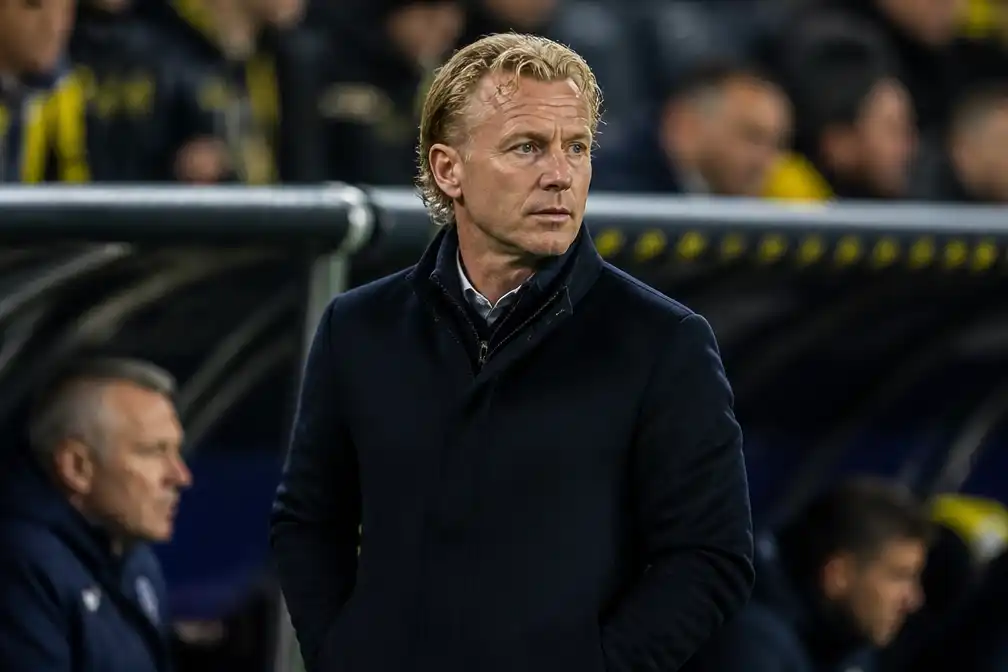 Dirk Kuyt debuteert als interim-coach van Fenerbahçe tegen Göztepe