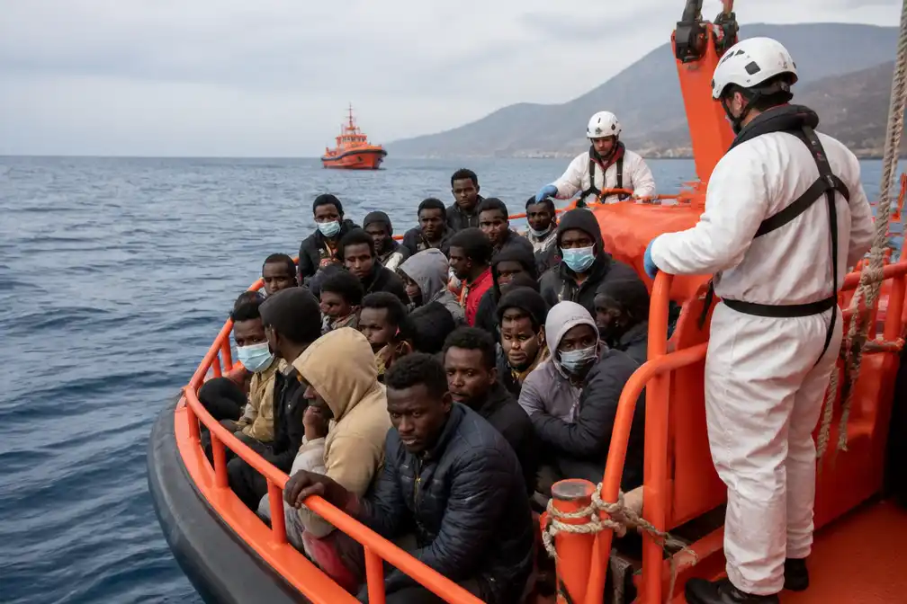 Spaanse reddingsdiensten brengen in 24 uur ruim 500 migranten aan land
