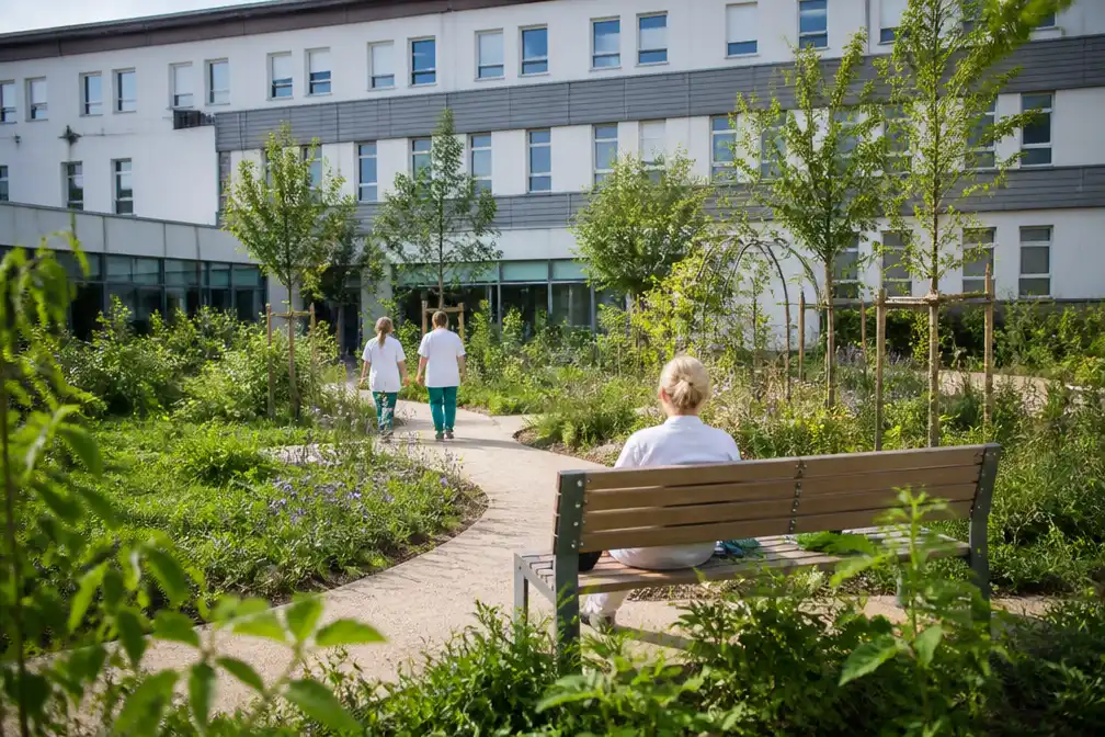 Therapeutische tuin geopend bij ZAS Vincentius in Antwerpen voor psychiatrische patiënten