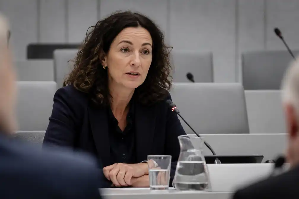 Amsterdamse politie escaleerde door landelijk coronabeleid, zegt Halsema