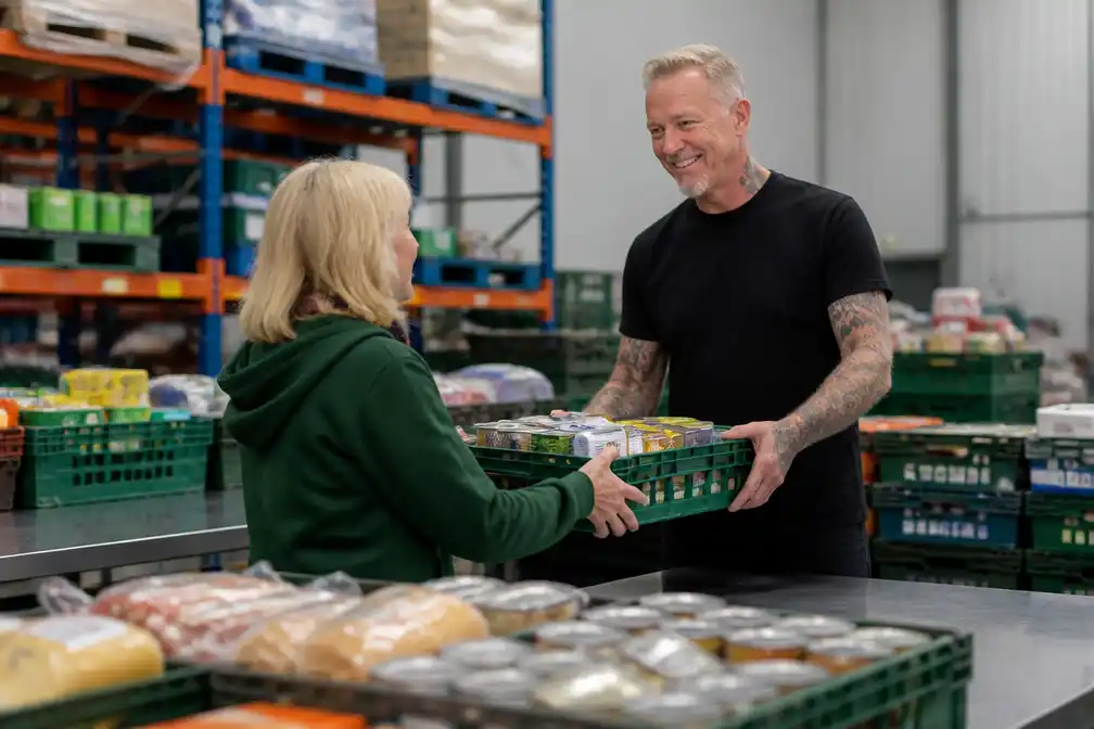 Metallica doneert 20.000 pond aan Cardiff Foodbank voor 9.000 maaltijden