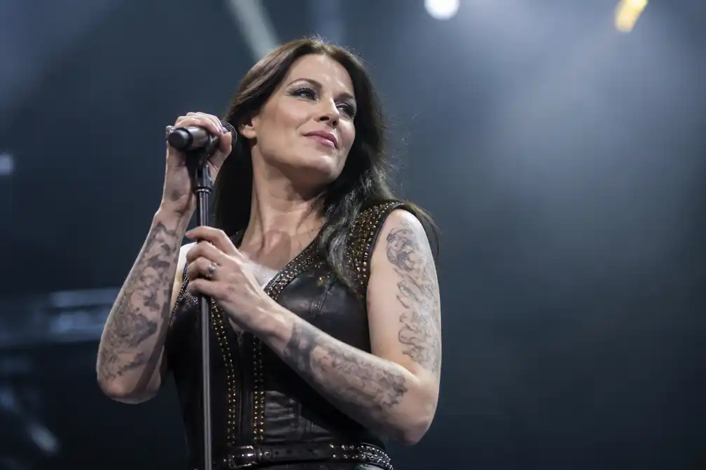 Floor Jansen kondigt HYTRESS Tour 2027 aan door Europa en Zuid-Amerika