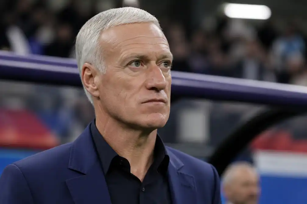 Charlie Hebdo-cartoon over Deschamps en overleden moeder zorgt voor verontwaardiging in Frankrijk