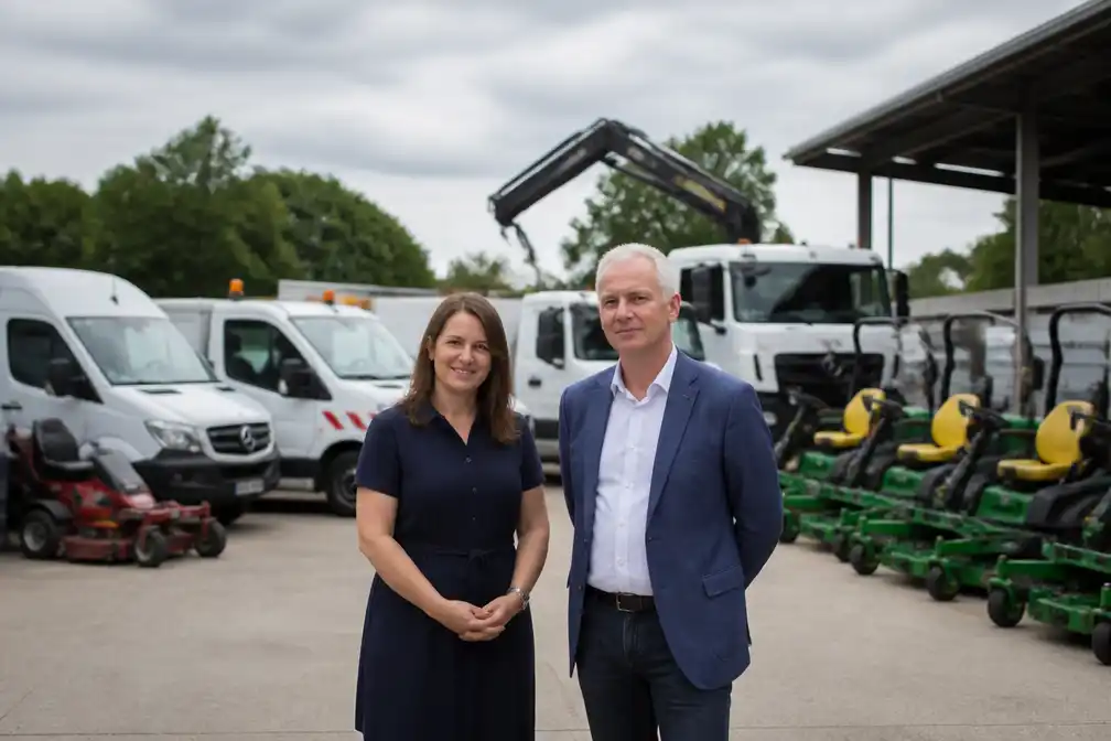 Stabroek stelt nieuw wagenpark voor, jaar na verwoestende brand in gemeentemagazijn