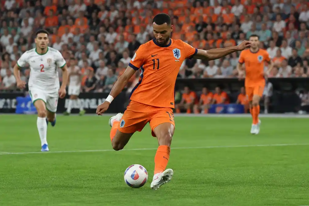 Cody Gakpo zet Oranje op voorsprong tegen Marokko in achtste finale WK