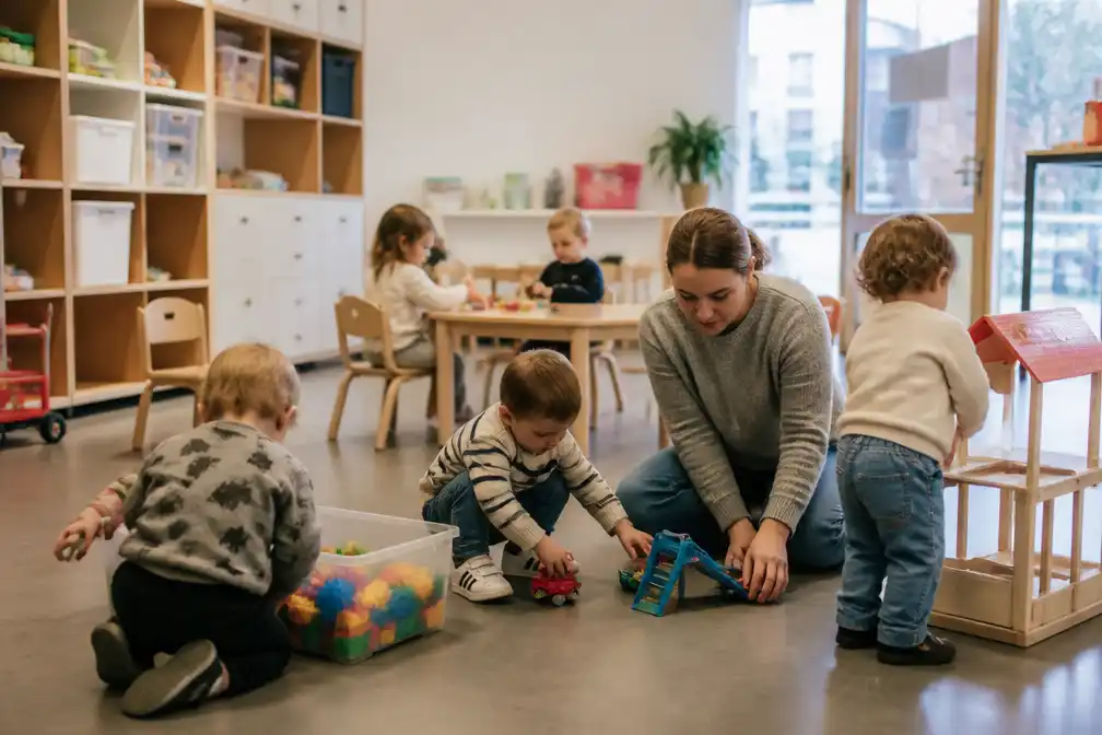 Aalst behoudt stedelijke kinderopvang, schrapt locatie, voegt 33 plaatsen toe en verhoogt kosten
