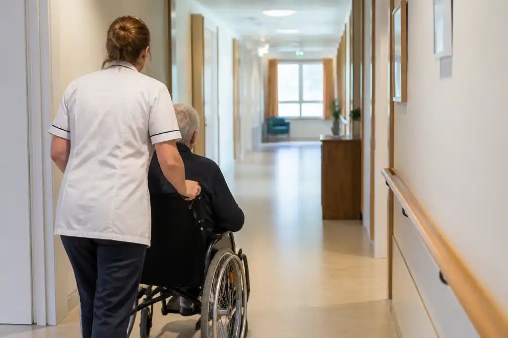 Strengere handhaving Wet DBA verdrijft 2000 zzp'ers uit langdurige zorg