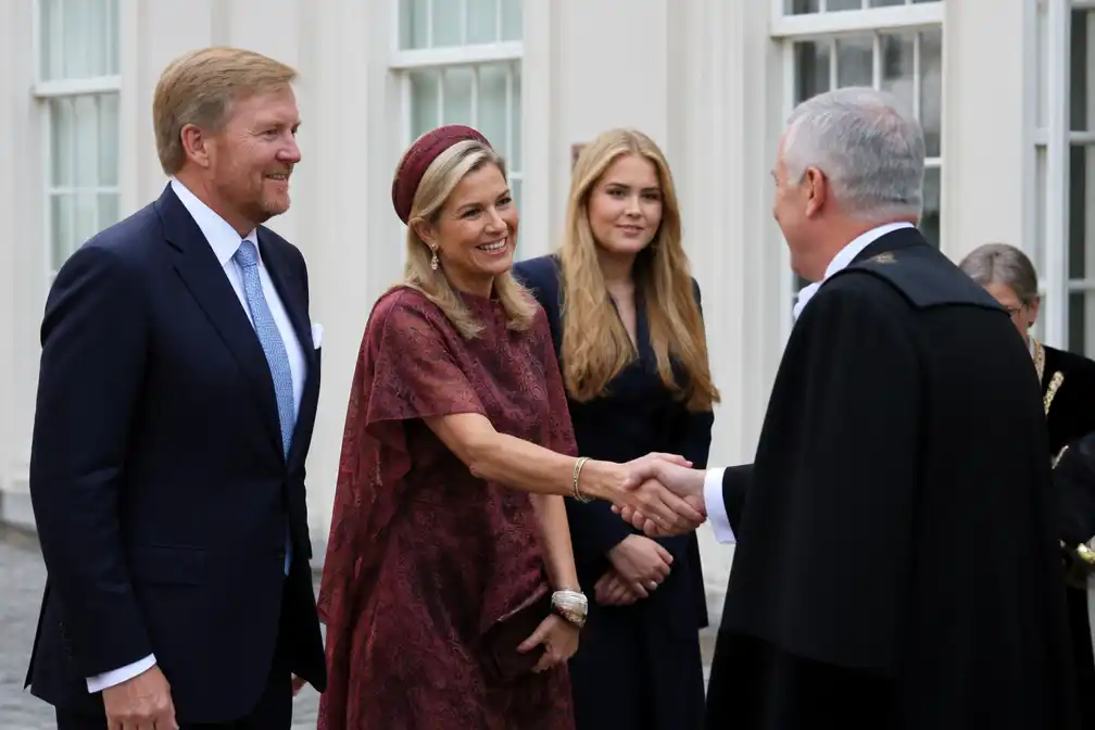 Koningspaar en prinses Amalia bij afscheid Thom de Graaf in Raad van State