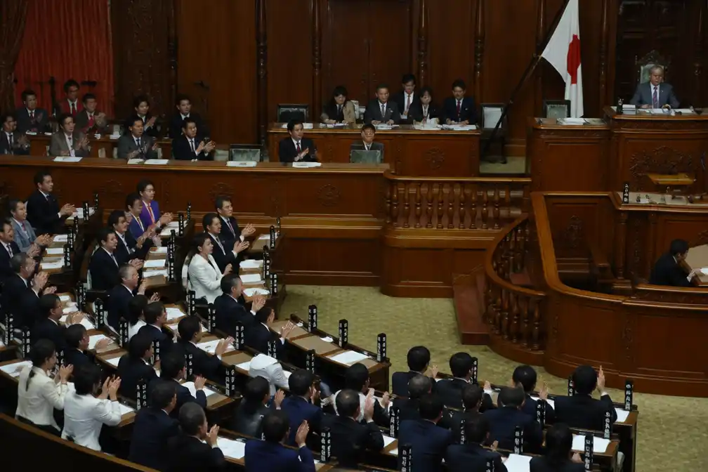 Japans parlement keurt wet goed die vlagbeschadiging bestraft met tot twee jaar cel
