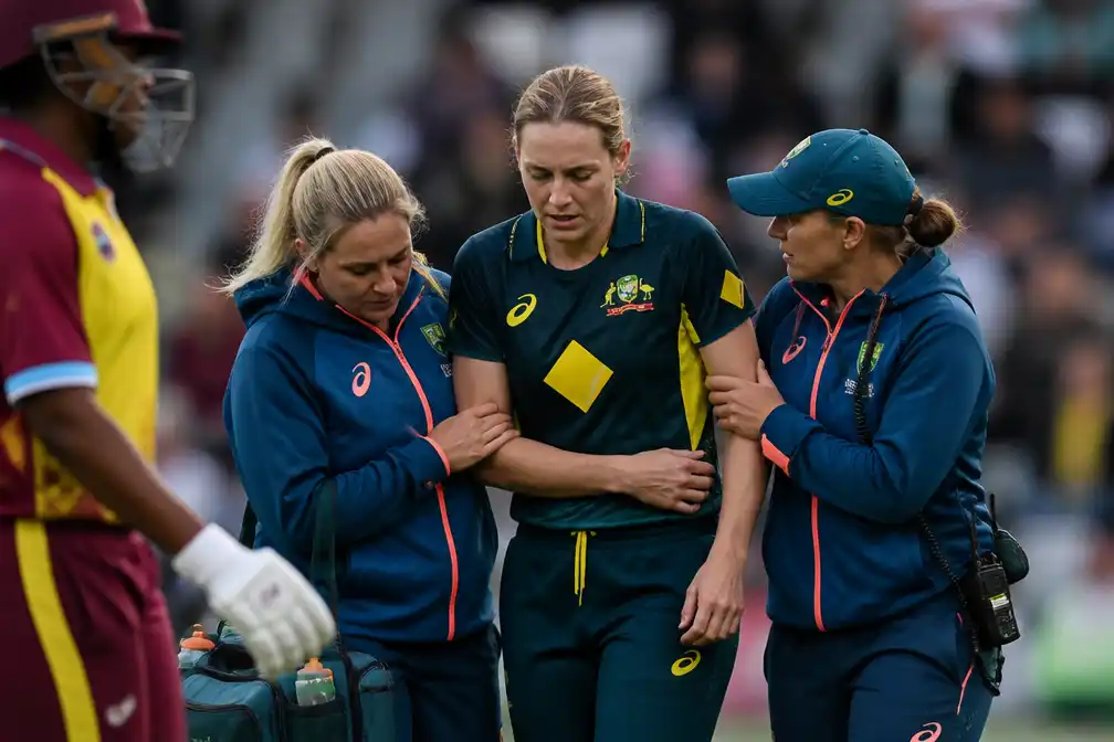 Australië bereikt finale WK T20 vrouwen ondanks blessureschrik Perry
