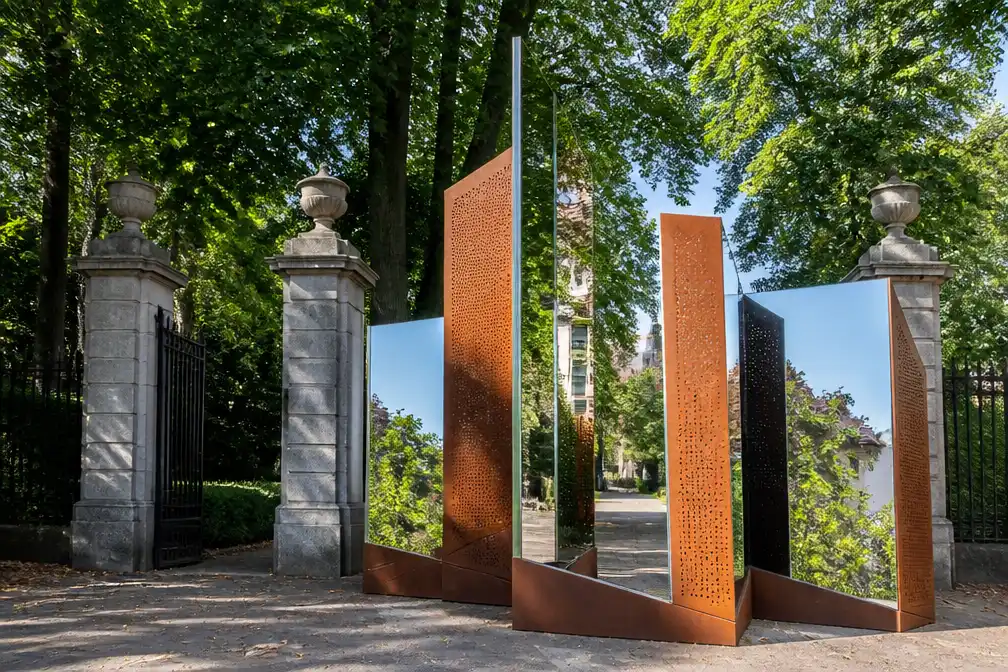 Nieuw kunstwerk in Leuvense Kruidtuin laat bezoekers nadenken over dekolonisatie en racisme
