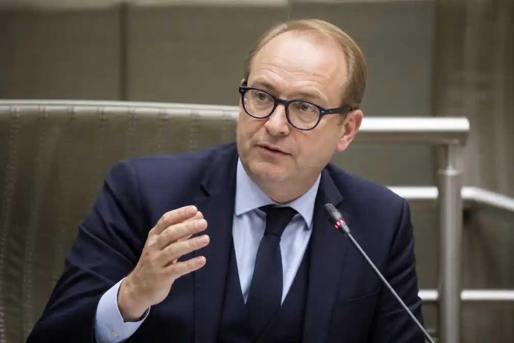Weyts: wegenvignet pas voor zomer 2027 haalbaar door uitblijven akkoord