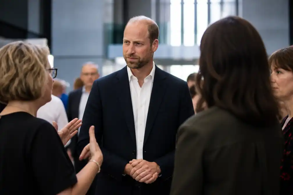 Prins William viert 3-jarig bestaan Homewards in Tate Modern