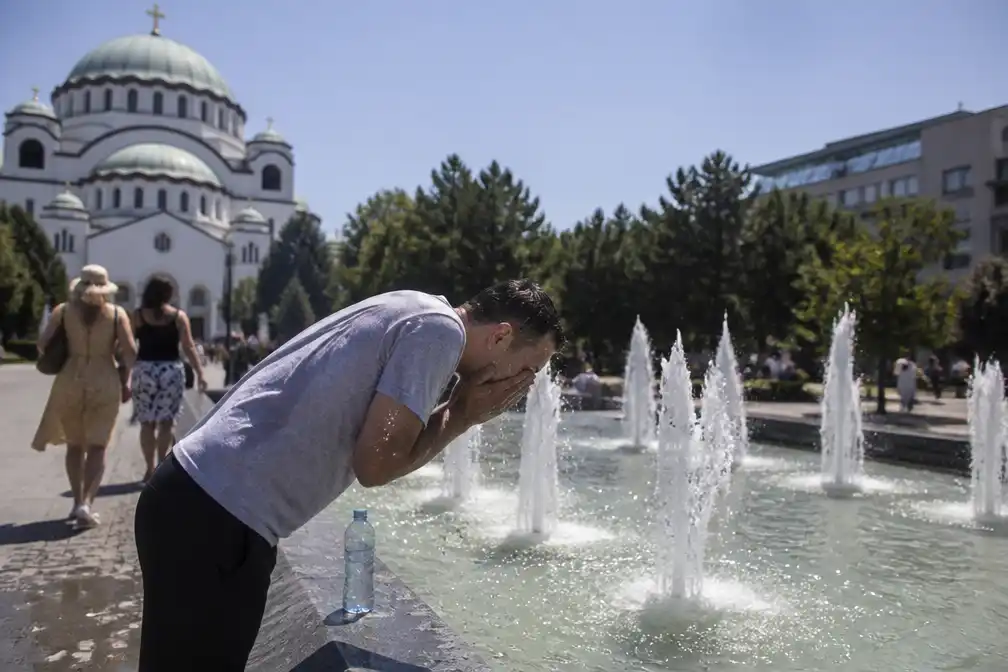 Hittegolf Oost-Europa: 42 graden in Hongarije, records in Split en Belgrado