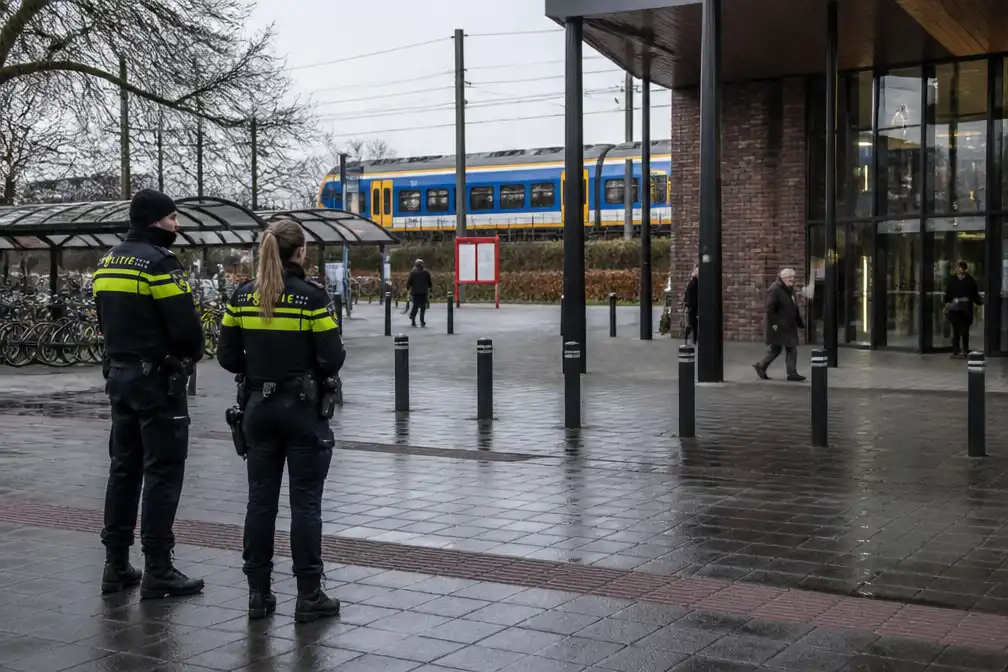 Veiligheidsrisicogebied Emmer station opgeheven; kritiek op politieke motieven