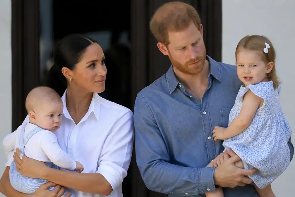Harry en Meghan overwegen terugkeer naar VK met kinderen om beveiligingsconflict