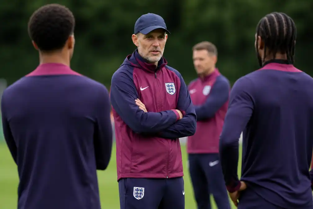 Rechtsbackcrisis Engeland verdiept: Quansah en James missen training voor duel met Congo