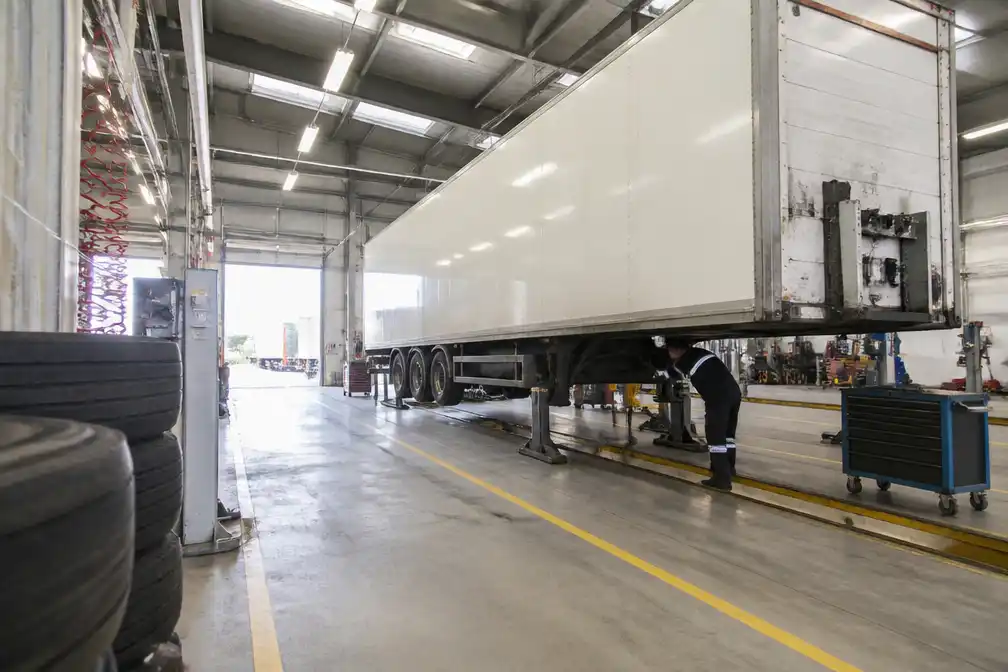 Delhaize investeert 8 miljoen euro in nieuw transportcentrum in Zellik voor onderhoud trailers