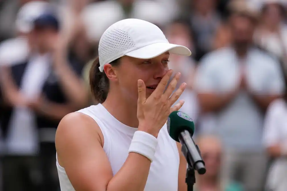 Titelverdedigster Swiatek in tranen na zege op Wimbledon