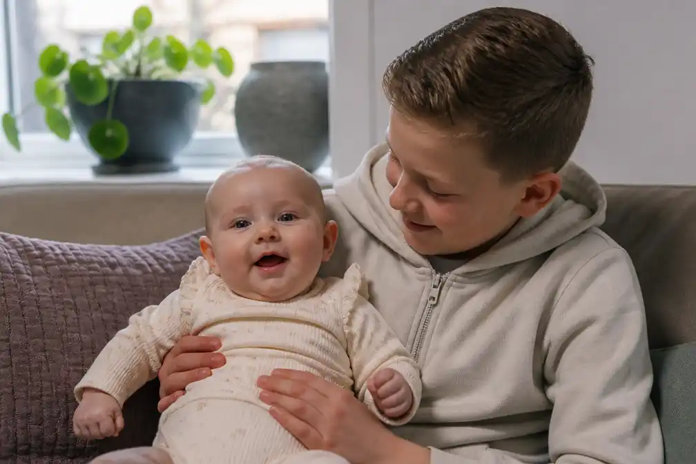 Baby Neeltje kreeg op 5 weken diagnose kanker, start chemokuur; broer Giel ziet geen verschil