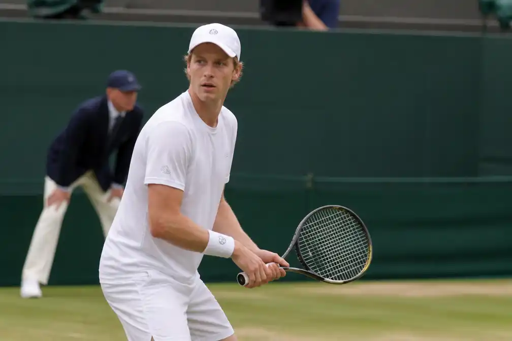Nederlandse tennissers Van de Zandschulp en De Jong jagen op derde ronde op Wimbledon