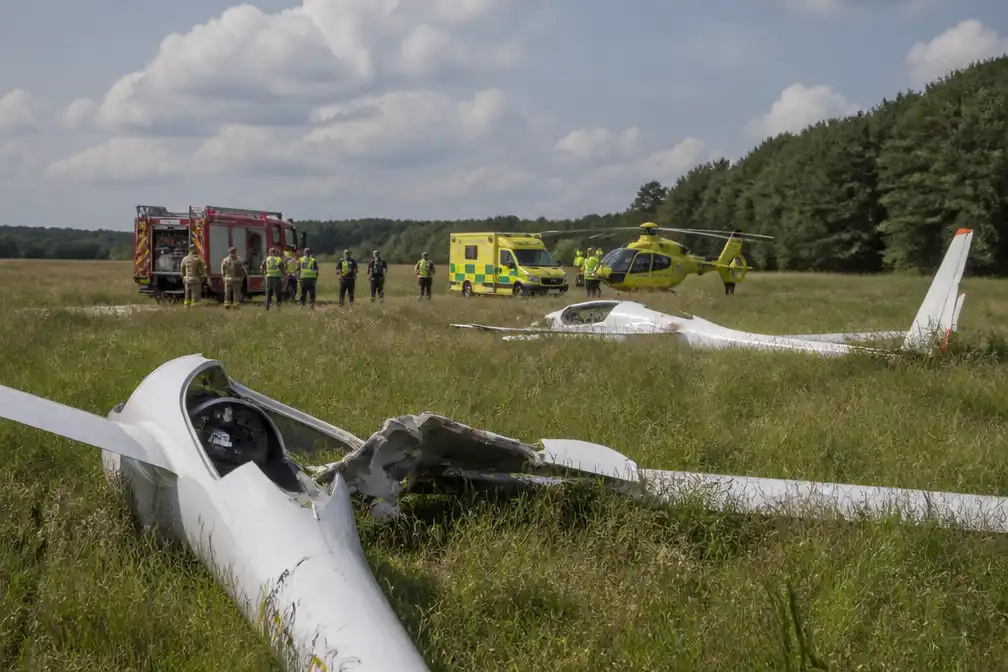 Twee zweefvliegtuigen botsen in de lucht in Genk, piloten lichtgewond