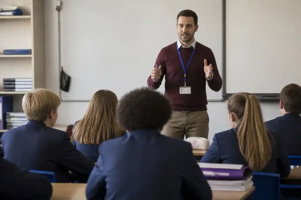 Leraren in Engeland krijgen 3,5% loonsverhoging, maar vakbond wijst akkoord af vanwege bezuinigingen