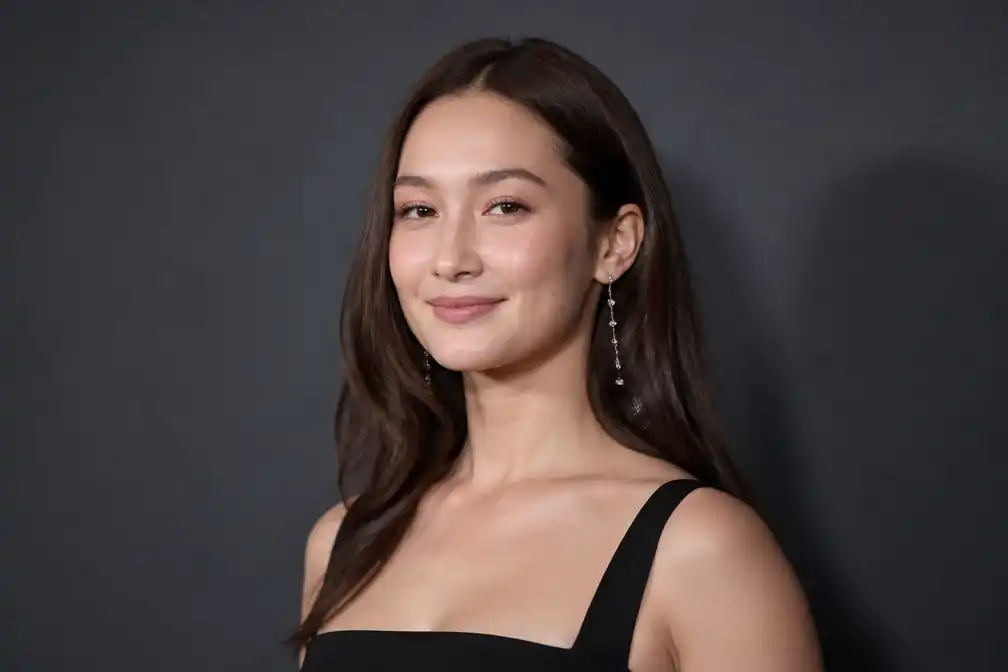 Lola Tung gecast voor nieuwe film 'Please' van Halina Reijn