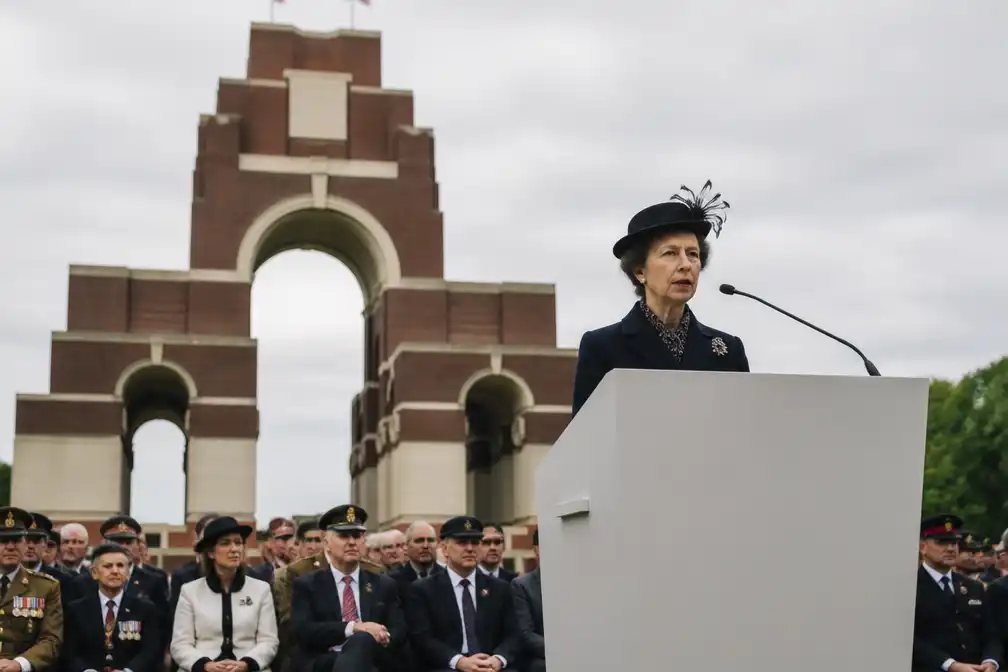 Prinses Anne herdenkt Slag aan de Somme, roept op tot blijven herinneren van miljoen doden