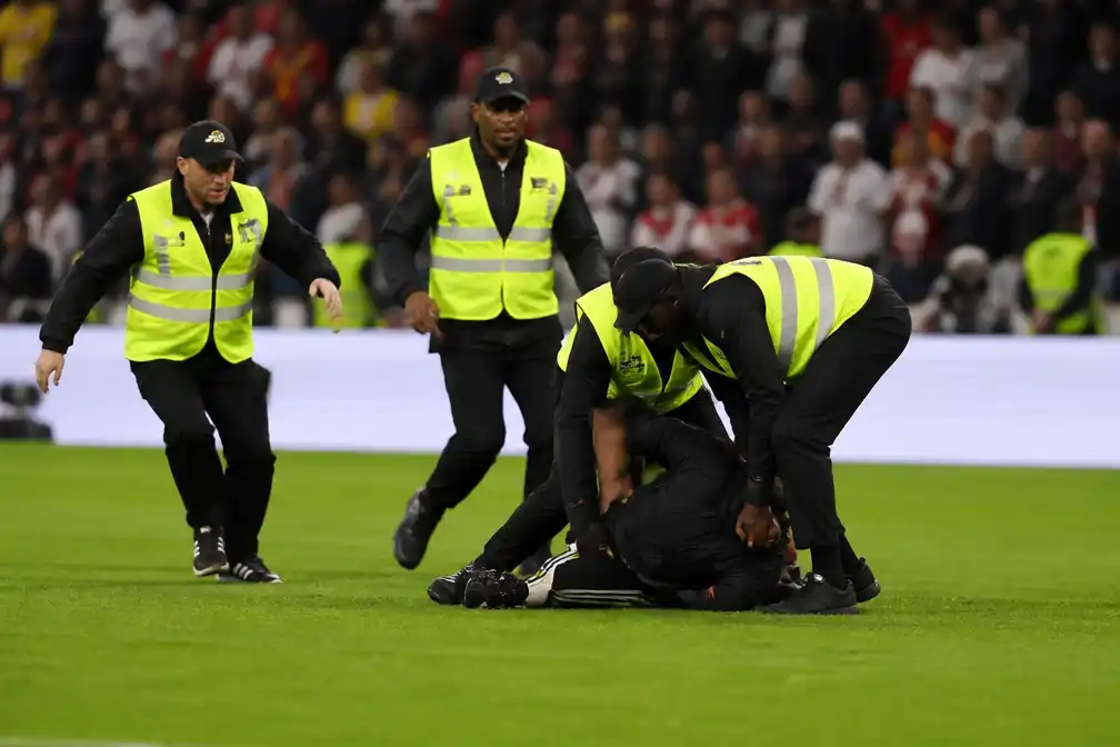 Drie veldbestormers verstoren WK-wedstrijd België-Senegal, beveiliging grijpt in