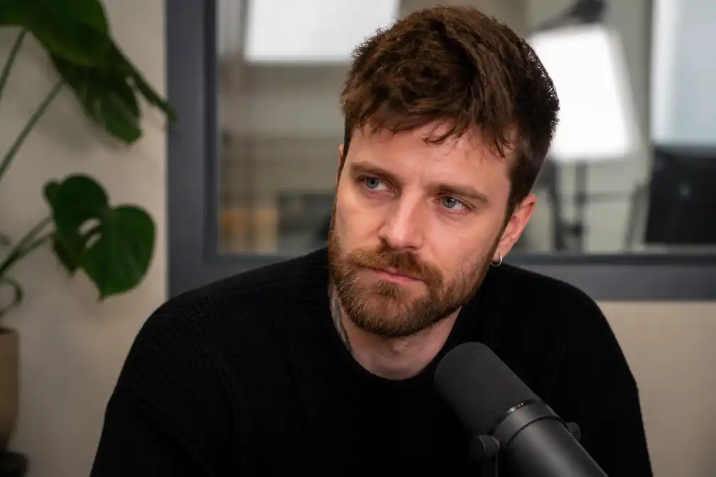 Tim Hofman neemt pauze na druk jaar, nieuw seizoen Over Mijn Lijk komt