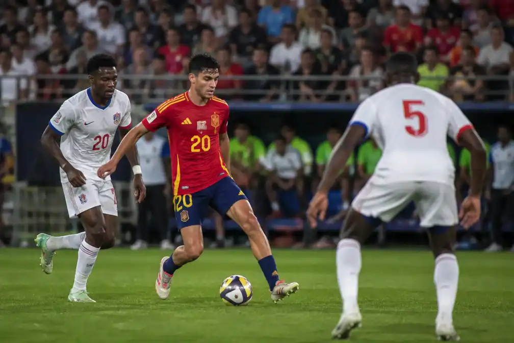 Spanje treft Oostenrijk in achtste finale WK na groepswinst