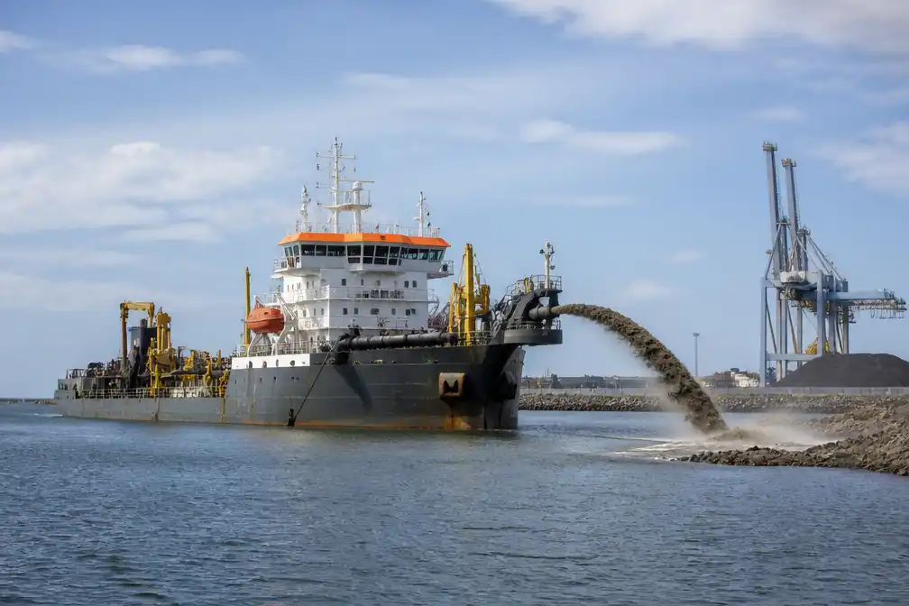 Boskalis en Van Oord winnen 500 miljoen euro baggercontract voor uitbreiding haven Luleå in Zweden