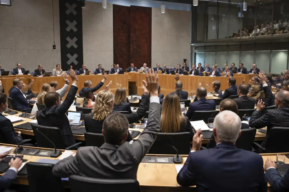 Amsterdamse raad benoemt PRO-stadsdeelbestuurders ondanks negatief advies