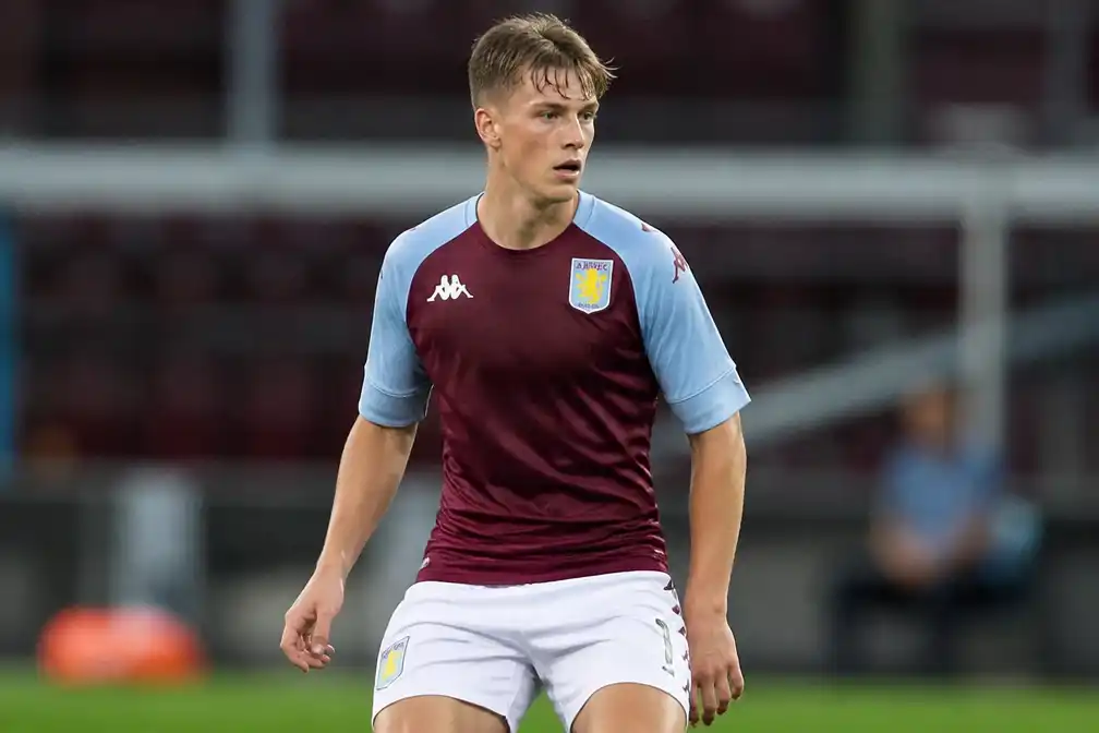 Nederlandse verdediger Sil Swinkels tekent driejarig contract bij Sheffield Wednesday