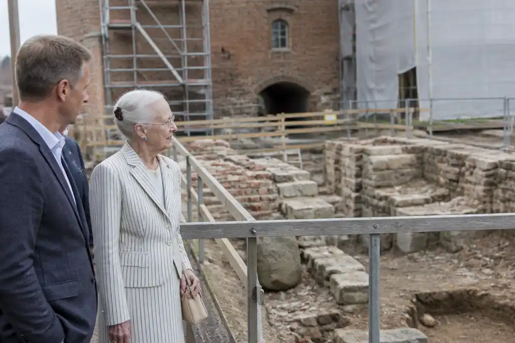 Deense koningin Margrethe bezoekt restauratie Nyborg Slot