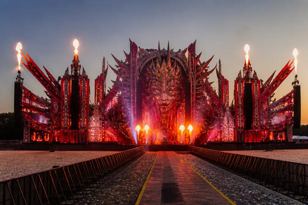 Defqon.1 brengt The Endshow uit, opgenomen op verlaten festivalterrein na afgelasting