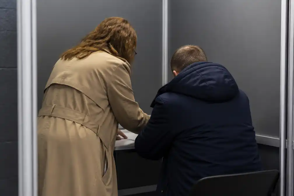 Tweede Kamer stemt in met hulp in stemhokje voor kiezers met beperking
