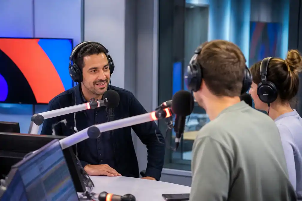 Brahim verlaat MNM na 15 jaar en stapt over naar Radio 2