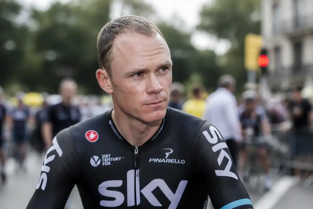 Viervoudig Tour de France-winnaar Chris Froome stopt na val
