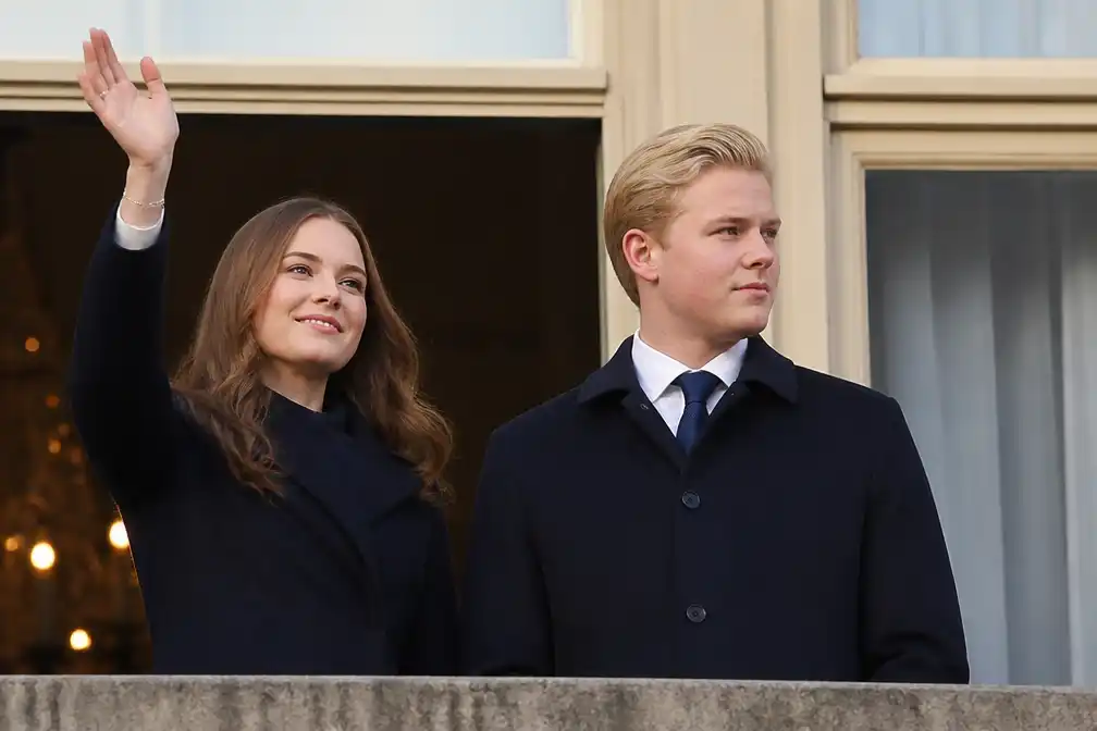 Noorse prinses en prins moedigen Noorwegen aan tijdens WK-wedstrijd tegen Brazilië