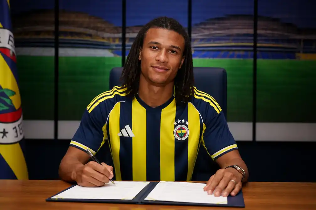 Nathan Aké verruilt Manchester City verrassend voor Fenerbahçe