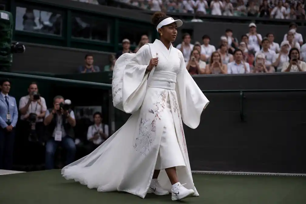 Naomi Osaka draagt volledige kimono-stijl Wimbledon-outfit voor derde ronde