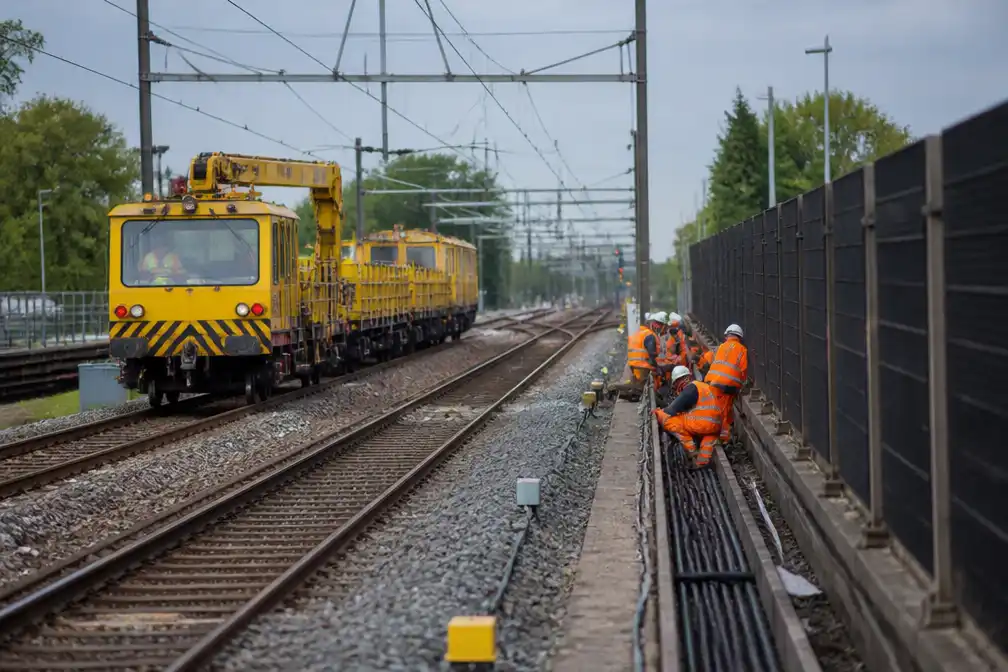 Treinverkeer Rotterdam naar zuiden voor vierde keer uitgesteld na kabelbrand