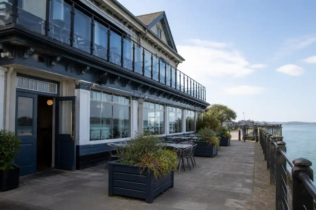 Stel eet en vlucht zonder te betalen na maaltijd van 115 pond in Penarth
