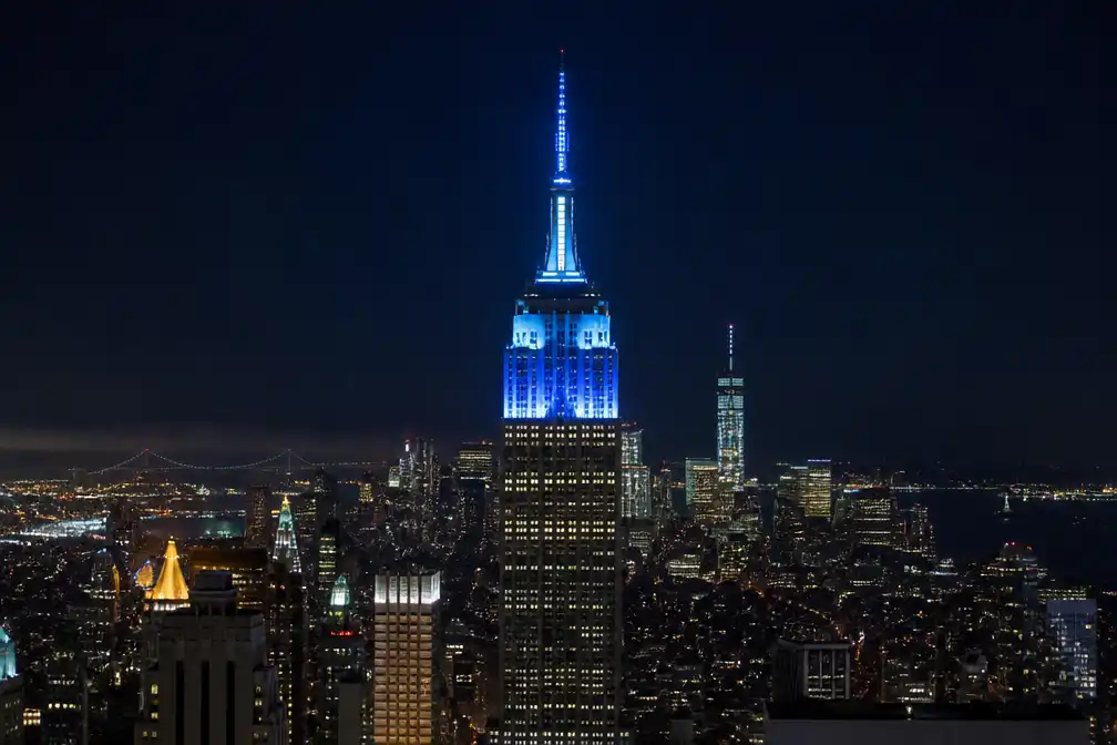 Empire State Building kleurt blauw voor bruiloft Taylor Swift en Travis Kelce