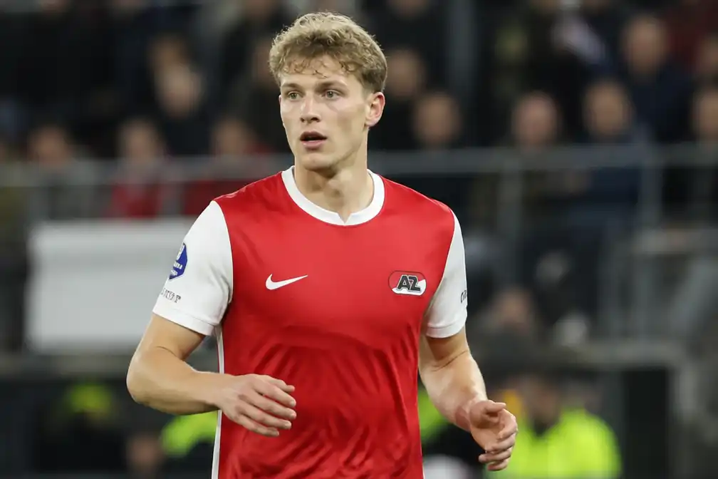 PSV wil AZ-middenvelder Sven Mijnans vastleggen; AZ vraagt 15 miljoen euro