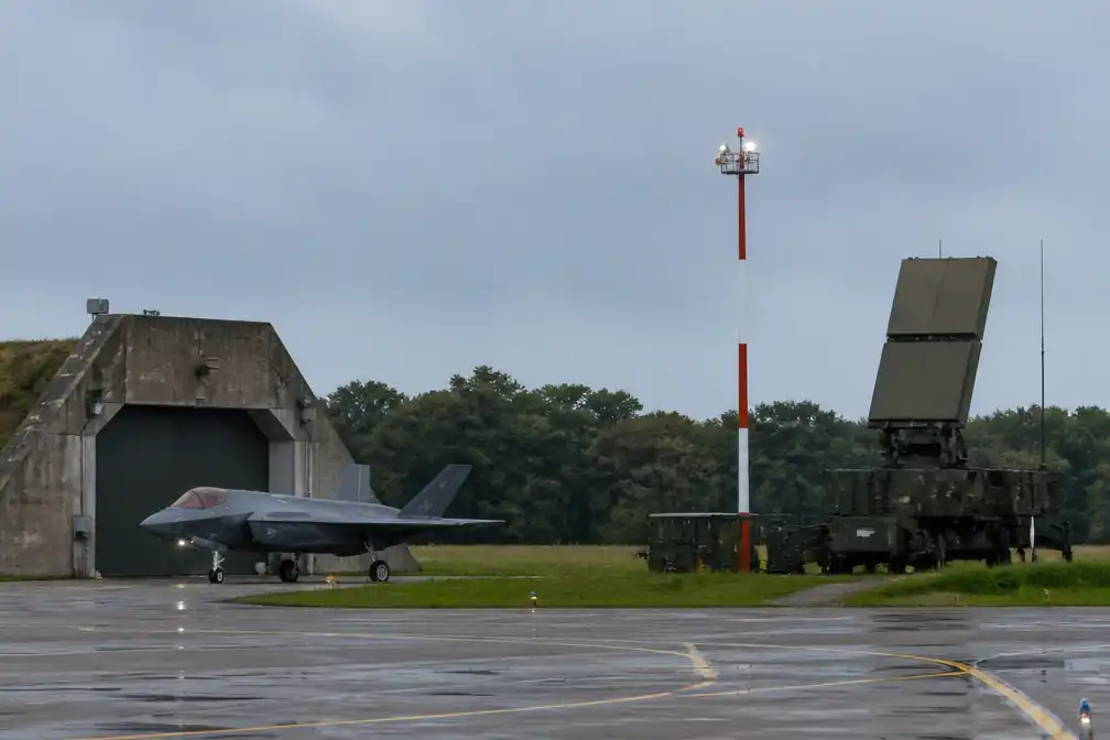 Rapport toont dat Nederlandse luchtverdediging tien Russische drones boven Volkel niet kon stoppen