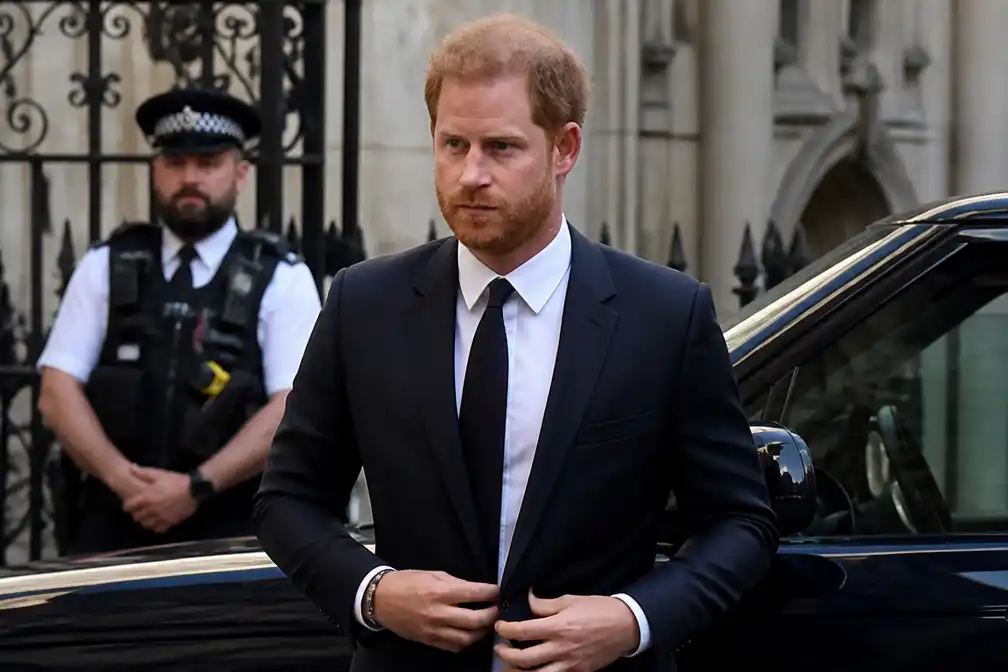 Prins Harry reist alleen naar Londen; Meghan en kinderen blijven in VS